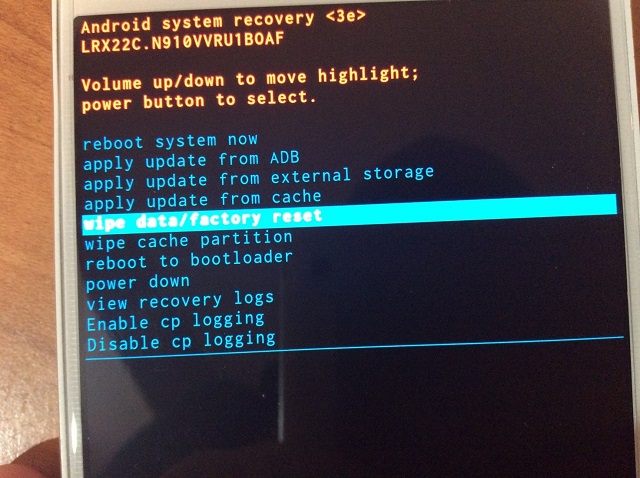 Рис. №4. Пункт «wipe data/factory reset» в аппаратных настройках