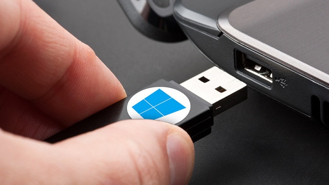 Как установить Windows 10 с флешки через БИОС?