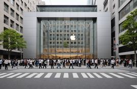 Apple вновь открывает легендарный магазин в Гиндзе для тысяч восторженных посетителей