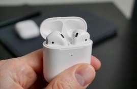 Apple анонсировала выход новых наушников AirPods